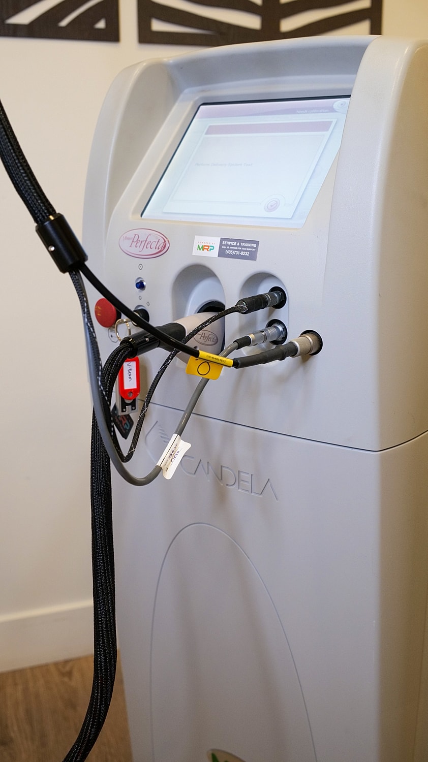 Laser treatment device in a clinical setting