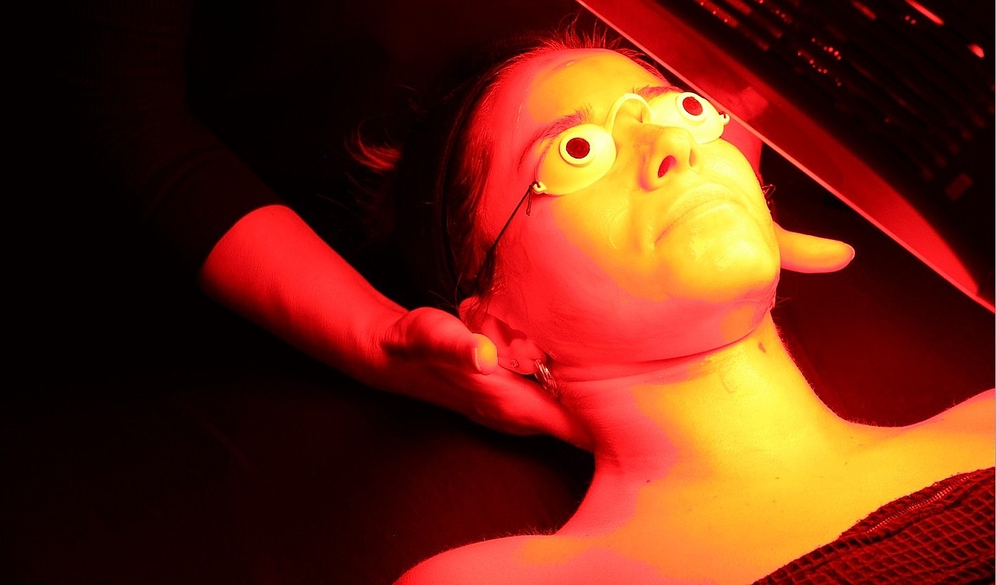 Woman undergoing a bright light treatment therapy.